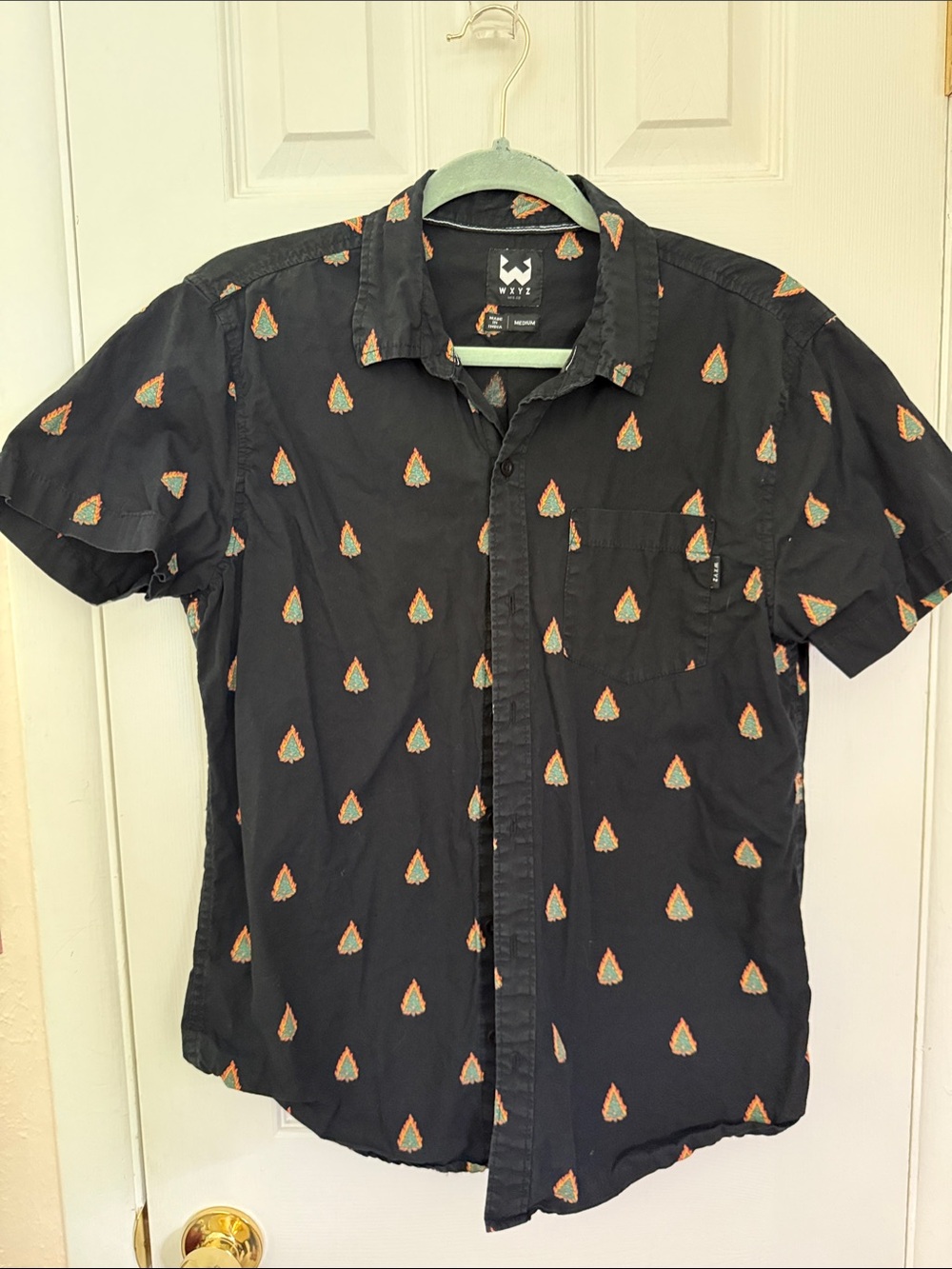 Holiday Teen Boys Black Short-Sleeve Button-Up Shirt with burning trees